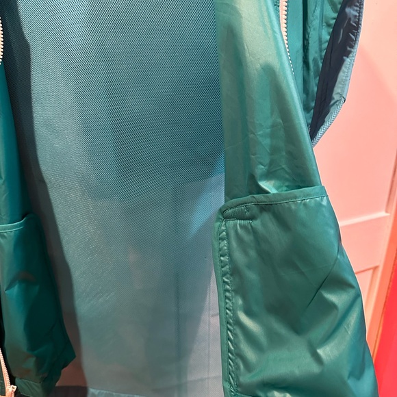 Nike Rain Vest - Picture 4 of 7